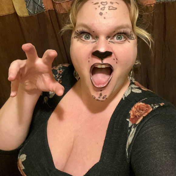 Meet your Posher, Robin M. Milligan. Artist, adventurer, entrepreneur. - Picture 4 of 5